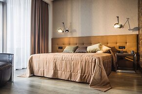 M1 Club Hotel