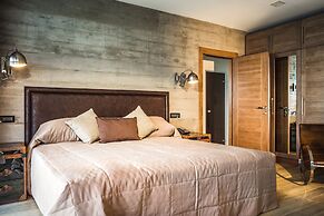M1 Club Hotel