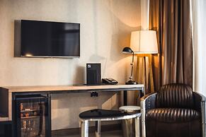 M1 Club Hotel