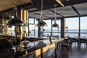 M1 Club Hotel
