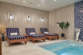 124 on Queen Hotel & Spa