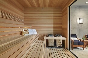 124 on Queen Hotel & Spa