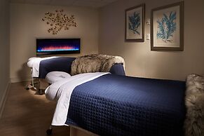 124 on Queen Hotel & Spa