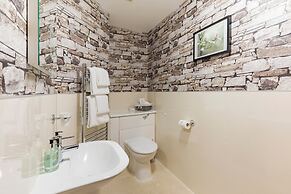 Braeburn Guest House / B&B