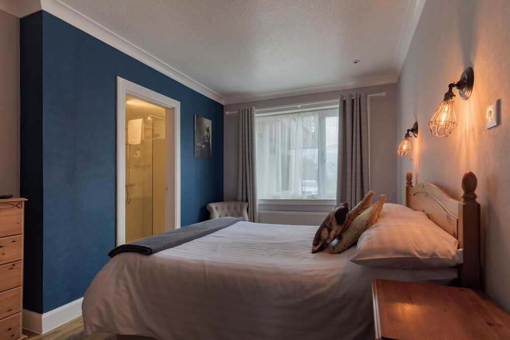 Braeburn Guest House / B&B