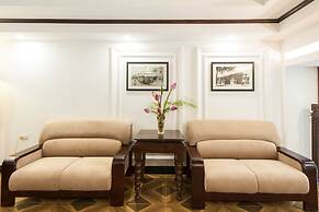 Le Foyer Hotel