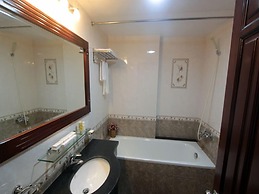 Le Foyer Hotel