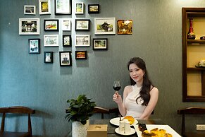 Le Foyer Hotel