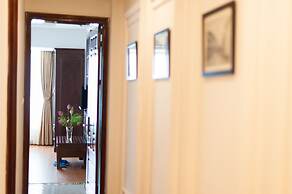 Le Foyer Hotel