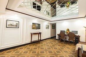 Le Foyer Hotel