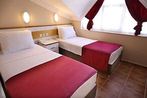 Comet De Luxe Hotel