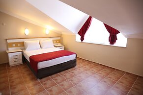 Comet De Luxe Hotel