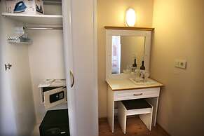Comet De Luxe Hotel