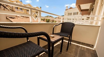 Comet De Luxe Hotel