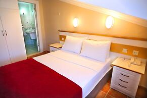Comet De Luxe Hotel