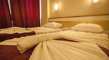 Comet De Luxe Hotel