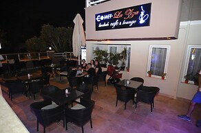 Comet De Luxe Hotel
