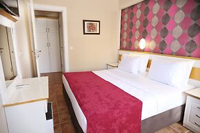 Comet De Luxe Hotel
