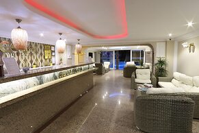 Comet De Luxe Hotel