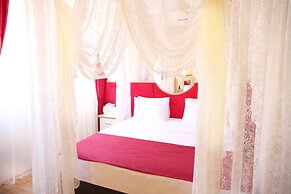 Comet De Luxe Hotel
