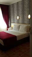Comet De Luxe Hotel
