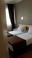 Comet De Luxe Hotel