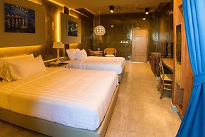Kroque Boutique & Bistro