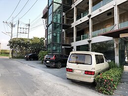 Kroque Boutique & Bistro