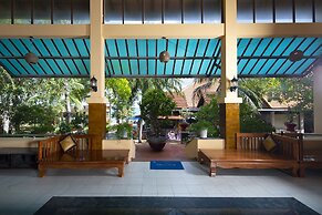 Hon Rom Central Beach Resort