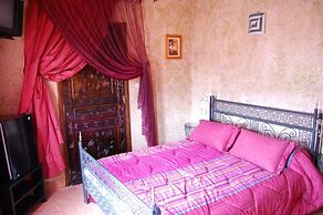 Well Center Riad Auberge Assounfou
