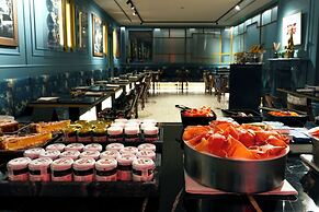 The Glam Boutique Hotel & Apt