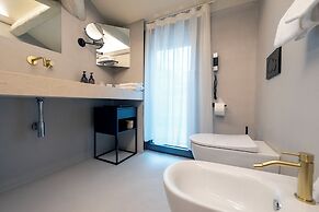 The Glam Boutique Hotel & Apt