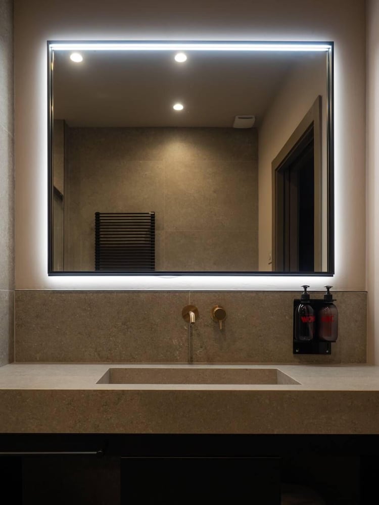 The Glam Boutique Hotel & Apt