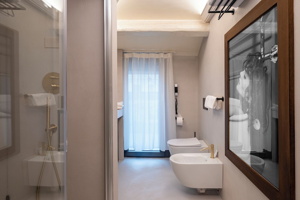 The Glam Boutique Hotel & Apt