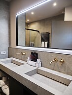 The Glam Boutique Hotel & Apt