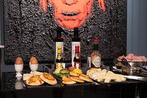 The Glam Boutique Hotel & Apt