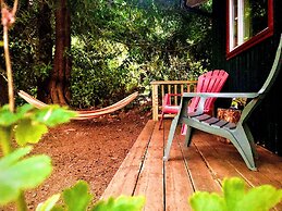 Up The Creek Backpacker's Lodge