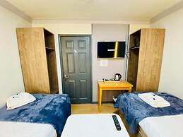 Hollybush Guest House
