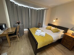 Hollybush Guest House