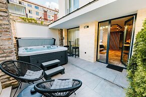 Auris Hotel