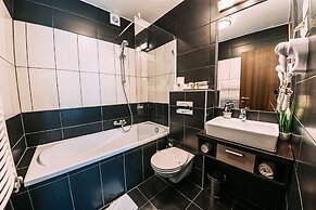 Auris Hotel