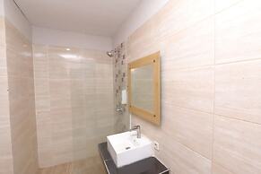 Grand Amira Hotel