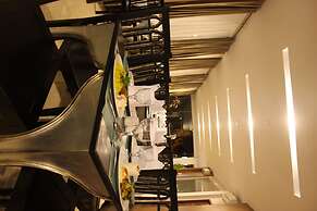 Grand Amira Hotel