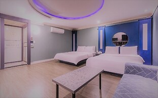 Hotel Head-One