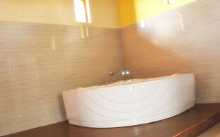 Airport Villa