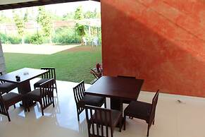 Airport Villa