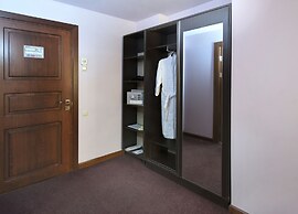 Ani Central Inn