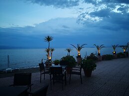 Artemis Hotel