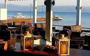 Artemis Hotel