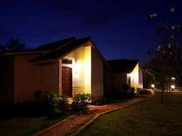 Baan Rim Klong Resort